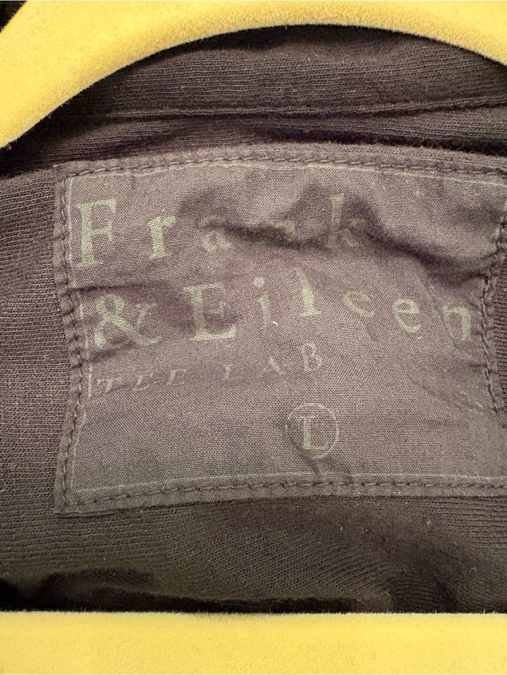 Frank & Eileen Long-sleeved button down in Black - Picture 3 of 3